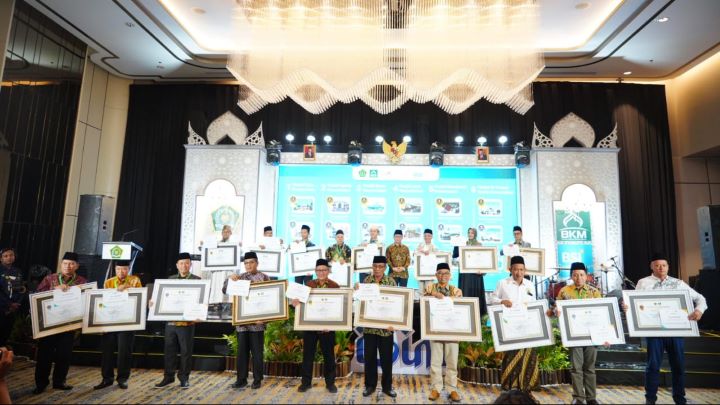 Tampak para pemenang Pemenang Masjid Percontohan 2024 yang diadakan Kemenag. Foto: Kemenag