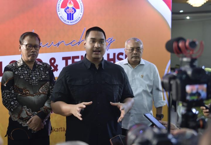 Menpora Dito Ariotedjo memberikan tanggapan terkait pertandingan antara Timnas Indonesia dan Bahrain dalam babak tiga Grup C Kualifikasi Piala Dunia 2026 Zona Asia. Foto: bagus/kemenpora