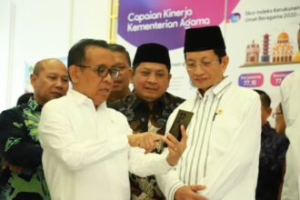 Menag Nasaruddin Umar dan Menko PMK Pratikno berbincang tentang digitalisasi pendidikan di Kantor Kemenag Jakarta. Foto: Ist