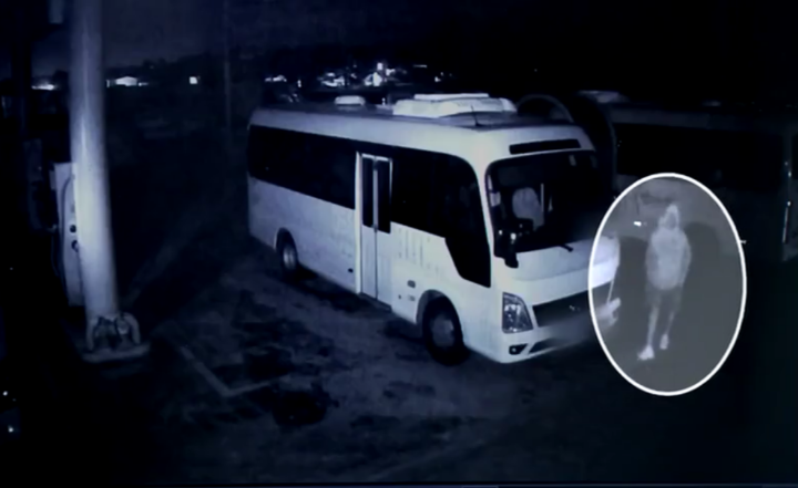 Seorang pembelot Korut mencuri bus untuk kembali ke Pyongyang. Foto: Tangkapan layar CCTV