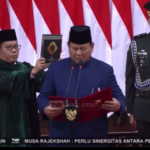 Prabowo Subianto mengambil sumpah jabatan sebagai Presiden RI. Foto: Tangkapan layar TVRI