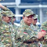 Presiden Prabowo Subianto dan jajaran Kabinet Merah Putih melakukan senam pagi di lapangan Pancasila, Kawasan Akademi Militer, Magelang, Provinsi Jawa Tengah, Sabtu (26/10/2024). Foto: BPMI Setpres