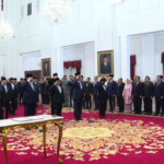 Presiden Prabowo Subianto didampingi Wakil Presiden Gibran Rakabuming Raka melantik Menteri Kabinet Merah Putih masa jabatan 2024-2029, di Istana Negara, Jakarta, Senin (21/10/2024) pagi. Foto: Tangkapan YouTube BPMI Setpres