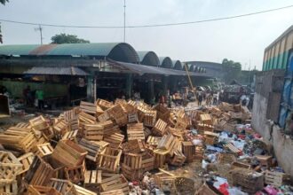 Pasar Induk Kramat Jati, Jakarta Timur menghasilkan sejumlah sampah organik. Kini di lokasi dibangun Tempat Pengolahan Sampah Mandiri. Foto: Joesvicar Iqbal/dok/ipol.id