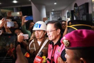 Eks Menteri Perdagangan, Thomas Lembong saat ditetapkan dan ditahan sebagai tersangka baru kasus korupsi importasi gula oleh penyidik pidana khusus Kejaksaan Agung, Selasa (29/10/2024). Foto: Yudha Krastawan/ipol.id