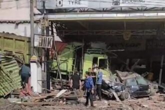 Tampak truk tronton yang mengalami kecelakaan maut terjadi turunan Pasirkareumbi, Kabupaten Subang, Kamis (17/10/2024) sekitar pukul 07.40 WIB. Foto: Ist