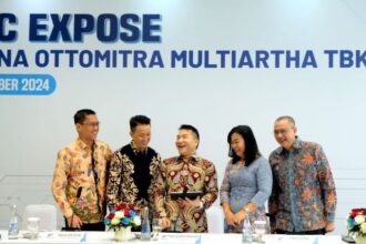 Manajemen PT Wahana Ottomitra Multiartha Tbk seusai mengumumkan kinerja keuangan positif di kuartal-III tahun 2024 melalui Paparan Publik (Public Expose) Tahunan hari ini. Foto: Ist