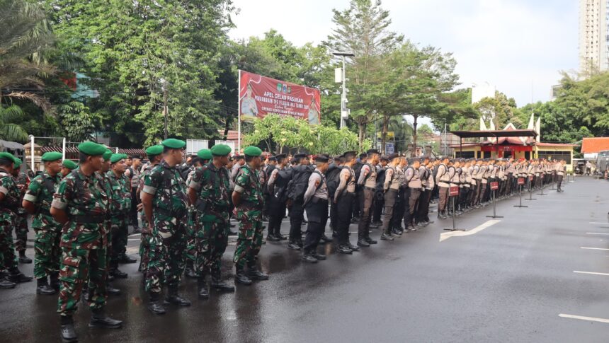 Polres Metro Jakarta Selatan saat melaksanakan Apel Gelar Pasukan Operasi Kepolisian Mandiri Kewilayahan Mantap Praja Jaya 2024 di halaman Mapolres Metro Jakarta Selatan, Senin (25/11/2024). Apel dipimpin Inspektur Apel Dandim 0504/Jakarta Selatan, Kolonel Inf Roy Fakhrul Rozi, didampingi Kapolres Metro Jakarta Selatan, Kombes Pol Ade Rahmat Idnal. Foto: Ist