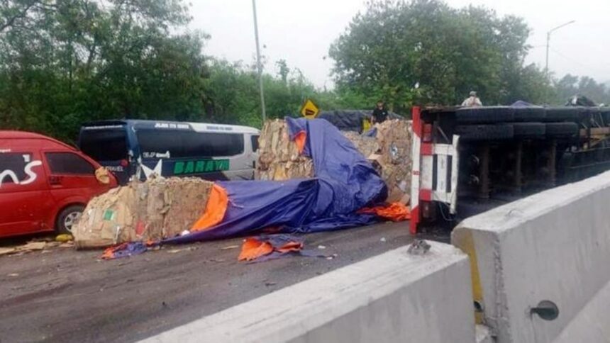 Kecelakaan beruntun di Tol Cipularang KM 92. Foto: Humas Polri