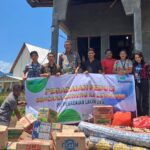 Pegadaian melalui program Pegadaian Peduli menyalurkan bantuan untuk warga yang terdampak erupsi Gunung Api Ile Lewotobi Laki-laki di Kabupaten Flores Timur, Nusa Tenggara Timur, Selasa (5/112024). Foto: dok. Pegadaian