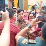 Wakil Presiden Republik Indonesia, Gibran Rakabuming Raka langsung saat menyambangi permukiman dan posko pengungsian warga terdampak banjir di Kebon Pala, Kampung Melayu, Jatinegara, Jakarta Timur, Kamis (28/11/2024). Foto: Ist