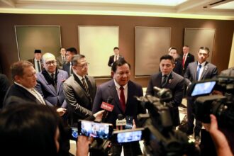 Presiden Prabowo Subianto dalam keterangannya kepada awak media usai pertemuan dengan Menteri Pertahanan Amerika Serikat, Lloyd Austin, Rabu (13/11/2024). Foto: BPMI Setpres/Aldoni