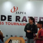 Di tengah-pelaksanaan JAPFA FIDE Rated Chess Tournament 2024, Grand Master Susanto Megaranto  memberikan coaching clinic kepada para pecatur di Gedung Serbaguna, Senayan, Jakarta, Minggu (17/11/2024) (ipol)