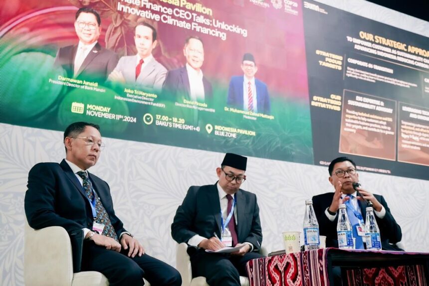 Direktur Utama Bank Mandiri Darmawan Junaidi (paling kanan) dalam Conference of the Parties (COP) ke-29 di Baku, Azerbaijan pada sesi bertajuk “CEO Climate Talks: Unlocking Innovative Climate Financing" di Paviliun Indonesia. Foto: Dok Bank Mandiri