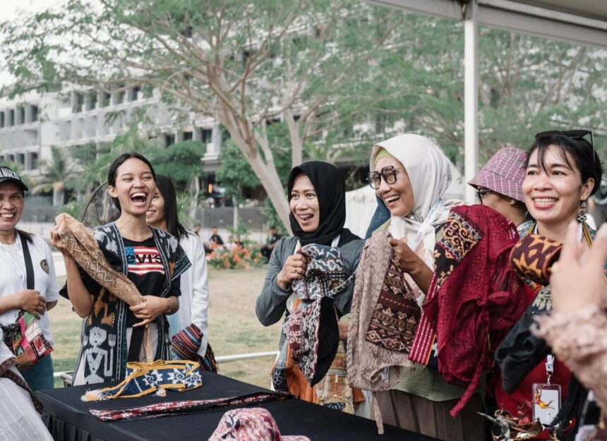 ASDP berkolbaorasi bersama BUMn menggelar Bazar UMKM. Foto: dok humas