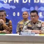 Kepala Rumah Sakit (Karumkit) Polri Kramat Jati, Brigjen Prima Heru Yulihartono (kanan) didampingi Karodokpol Pusdokkes Polri, Brigjen Nyoman Eddy (kiri) dan jajaran dalam konfrensi pers identifikasi empat jenazah korban kebakaran Tanjung Priok di RS Polri Jakarta Timur, Jumat (8/11/2024). Foto: Joesvicar Iqbal/ipol.id