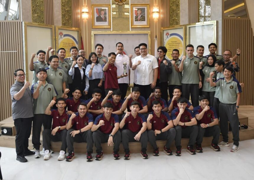 Menteri Pemuda dan Olahraga Republik Indonesia (Menpora RI) Dito Ariotedjo mengapresiasi capaian prestasi yang diukir Tim Nasional Futsal Putra Indonesia setelah berhasil menjadi juara pada ajang ASEAN Futsal Championship (AFF) tahun 2024. (foto: ipol)