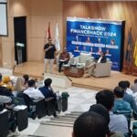 Group CEO Baba Rafi Enterprise, Hendy Setiono saat memberikan pemaparan dalam Talkshow Financehack 2024 digelar Badan Pengurus Cabang Himpunan Pengusaha Muda Indonesia (BPC HIPMI) Kota Depok di Auditorium Fakultas Ekonomi dan Bisnis Universitas Indonesia (FEB UI) Kota Depok, Jawa Barat, Kamis (7/11/2024). Foto: Joesvicar Iqbal/ipol.id