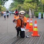 Peserta lari antusias memeriahkan event Isekai Run di Ancol Jakarta dengan mengenakan kostum cosplay Naruto. Foto: Ist