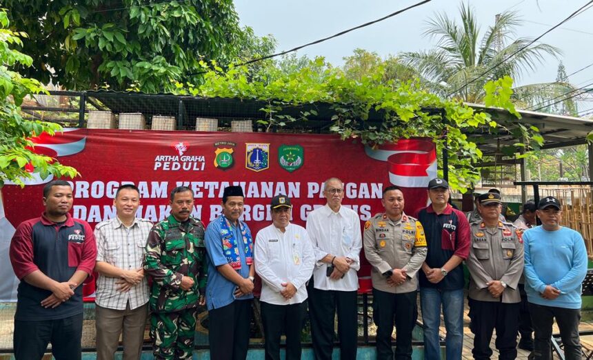 Artha Graha Peduli (AGP) baru saja memberikan bantuan bibit ikan pada SDN 01 Ancol, Jakarta Utara. Pada Jumat (15/11/24)