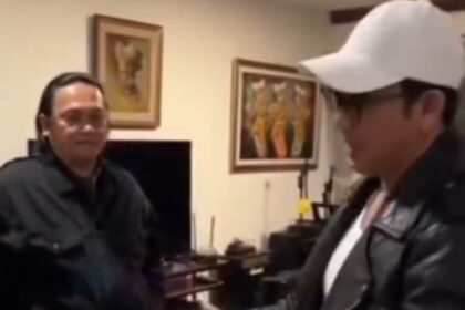 Denny Sumargo sambangi kediaman Farhat Abbas di kawasan Kemang, Jakarta Selatan. Foto: IG, @mygigsmedia (tangkap layar)