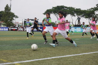 Pertandingan pamungkas sektor KU 10 MilkLife Soccer Challenge - Jakarta Seri 2 2024 yang mempertemukan SD Cinta Kasih Tzu Chi melawan SDN Cipedak 01 yang berlangsung di Kingkong Soccer Arena, Jakarta Timur pada Minggu (10/11).