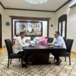 Cagub nomor urut 1, Ridwan Kamil saat makan bersama mantan presiden Jokowi.(Foto istimewa)