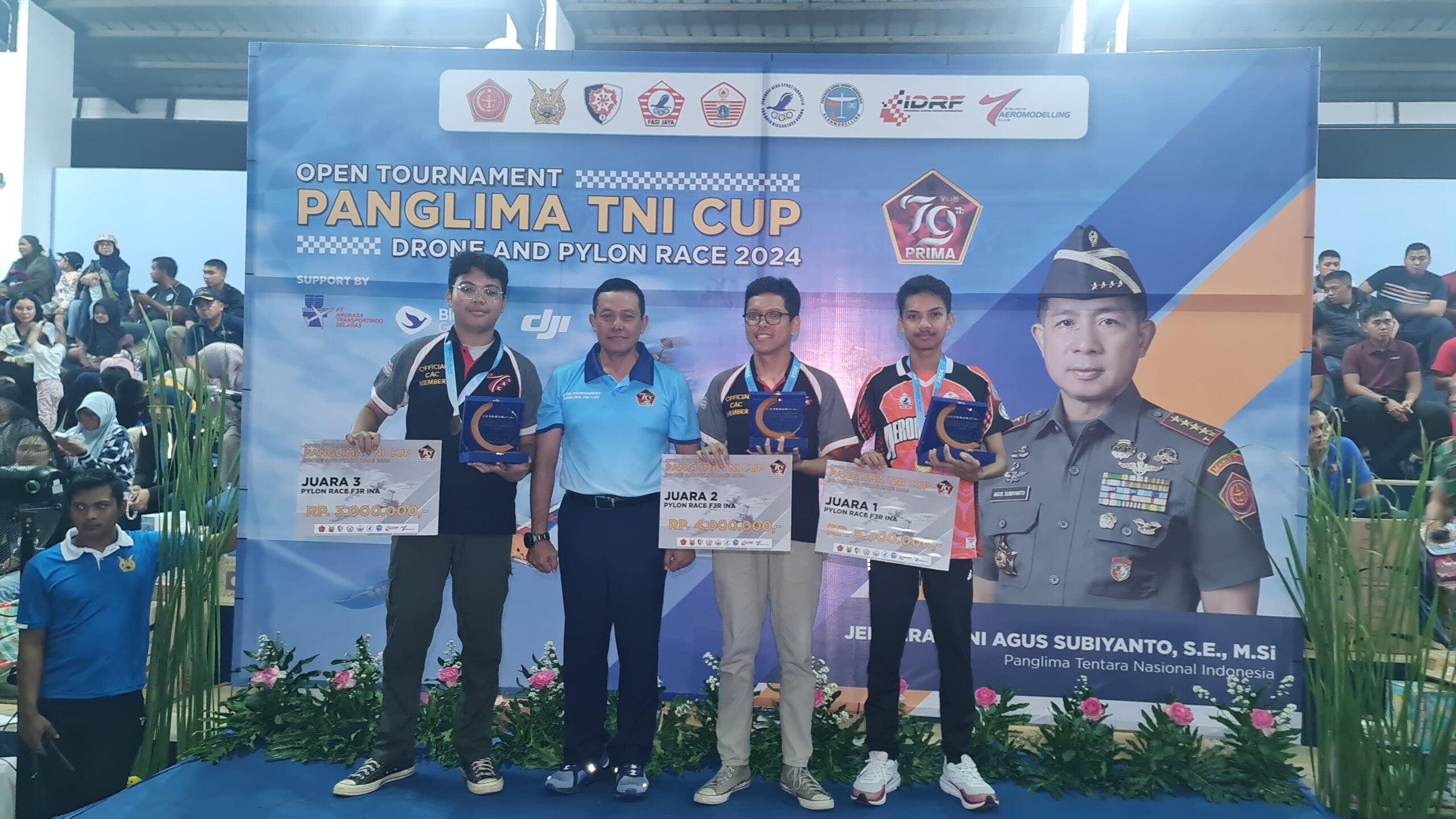 Para pemenang  Open Tournament Panglima TNI CUP Drone and Pylon Race 2024. 