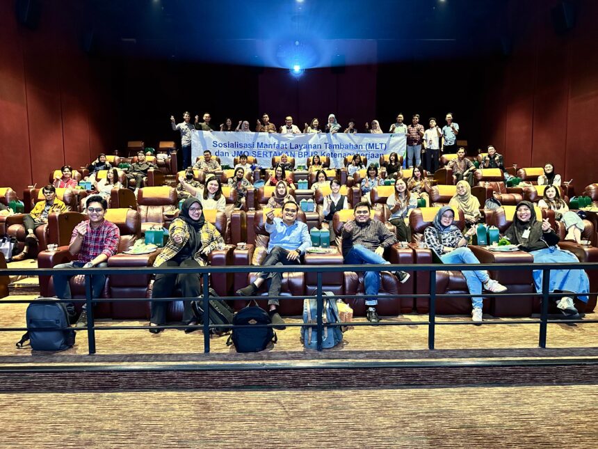 BPJS Ketenagakerjaan Jakarta Pluit menggelar sosialisasi dengan perusahaan binaan dengan suasana berbeda. Kali ini sosialisasi berlangsung di dalam studio bioskop Emporium Pluit XXI yang disambung dengan nonton bareng (nobar) fim ”Red One”.