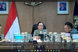 Menteri Pariwisata (Menpar) Widiyanti Putri Wardhana saat Rapat Penanganan Dampak Bencana Gunung Lewotobi Laki-Laki di Sektor Pariwisata yang digelar daring di Jakarta, Rabu (13/11/2024). (dok. Kemenparekraf)