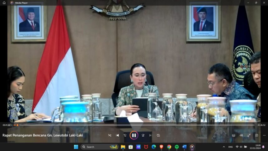 Menteri Pariwisata (Menpar) Widiyanti Putri Wardhana saat Rapat Penanganan Dampak Bencana Gunung Lewotobi Laki-Laki di Sektor Pariwisata yang digelar daring di Jakarta, Rabu (13/11/2024). (dok. Kemenparekraf)