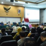 Wakil Wali Kota Jakarta Timur, Iin Mutmainnah bersama Wali Kota Jakarta Timur, M. Anwar.saat memaparkan proyek perubahan Diklatpim II Angkatan XXXIV Tahun 2024 dalam Rapat Koordinasi Wilayah (Rakorwil) November 2024, di Ruang Pola Lantai 2, Kantor Walikota, Kamis (14/11/2024). Foto: Ist