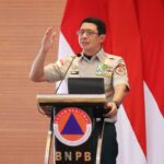 Kepala Badan Nasional Penanggulangan Bencana (BNPB), Letjen TNI Suharyanto saat memberikan pemaparan di hadapan perwakilan pemda penerima hibah. Foto: Ist