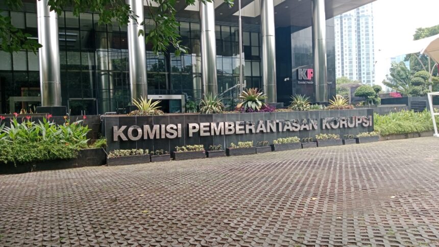 Halaman depan Gedung Merah Putih KPK yang berlokasi di Kuningan, Jakarta Selatan. Foto: Yudha Krastawan/ipol.id