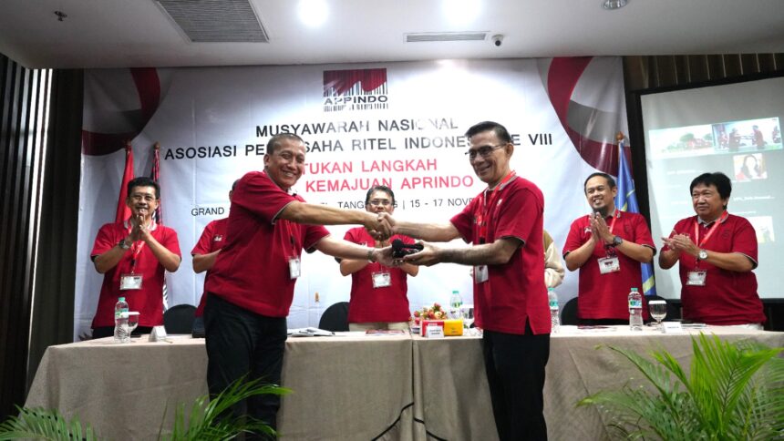 Solihin resmi terpilih menjadi Ketua Umum Asosiasi Pengusaha Ritel Indonesia (Aprindo) periode 2024-2028 dalam Musyawarah Nasional (Munas) ke-VIII di Soll Marina Hotel, Kota Tangerang Selatan, Sabtu (16/11/2024). Foto: Ist