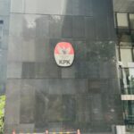 Logo KPK yang terpasang di Gedung Merah Putih KPK, Kuningan, Jaksel. Foto: Yudha Krastawan/ipol.id