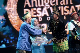 Kementerian Pariwisata (Kemenpar) menggelar acara Puncak Anugerah Desa Wisata Indonesia (ADWI) 2024 sebagai bentuk apresiasi dan pengumuman pemenang desa wisata dari berbagai kategori.