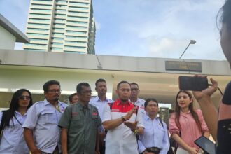 Barisan Advokat Bersatu (Baradatu) dan Nasional Corruption Watch (NCW) resmi mengadukan Hakim Pengadilan Negeri Medan yang memvonis lepas atau onslag pasutri yang merugikan perusahaan sebesar Rp583 miliar ke Komisi III DPR RI. Foto/ist