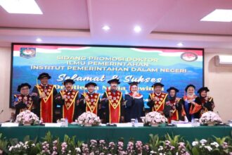 Dr. Riezka Novia Bewinda saat sidang promosi doktor program pascasarjana Institut Pemerintahan Dalam Negeri (IPDN) Jakarta, di Ruang Sidang Khusus lantai 1 Gedung Pascasarjana IPDN Jakarta, pada Selasa (19/11/2024). Sidang dipimpin Rektor IPDN, Prof. Dr. Drs. Hadi Prabowo. Foto: Ist