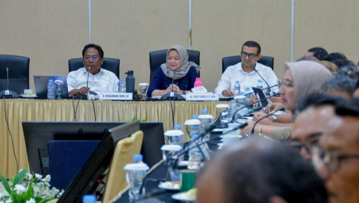 Rapat Komisi D DPRD DKI Jakarta yang digelar di Puncak, Bogor, Jawa Barat. (foto dok setwan DPRD)