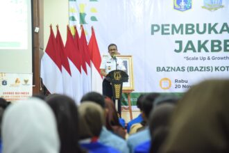 Wali Kota Jakarta Timur, M. Anwar saat membuka kegiatan kompetisi Jakarta Baznas Bazis Enterpreneur Empowerment (JakBee) 2024 Kota Jakarta Timur di Ruang Serbaguna, Blok C, Kantor Walikota, Rabu (20/11/2024). Foto: Ist