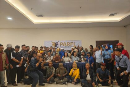 Ratusan anggota Persatuan Artis Film Indonesia (Parfi) menggeruduk kantor Parfi di Gedung Pusat Perfilman Usmar Ismail, Jalan HR Rasuna Said, Karet Kuningan, Setiabudi, Jakarta Selatan, Rabu 20 Nopember 2024.