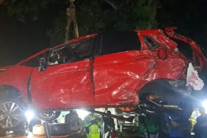 Geger kecelakaan beruntun yang melibatkan empat mobil dan satu sepeda motor terjadi di Sukabumi, Jawa Barat. Foto: IG, @sukabumiupdatecom (tangkap layar)