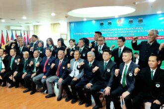 Pict. Saat foto bersama Ketua Umum KONI Pusat Letjend TNI (Purn), Marciano Norman bersama PP Pordasi Pacu Pimpinan Drs. Tedy Soediro di Kantor KONI Pusat Senayan Jakarta