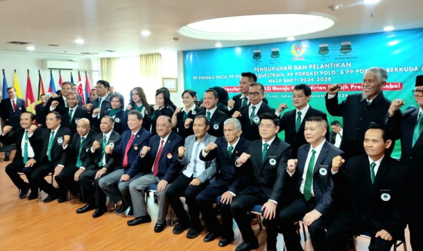 Pict. Saat foto bersama Ketua Umum KONI Pusat Letjend TNI (Purn), Marciano Norman bersama PP Pordasi Pacu Pimpinan Drs. Tedy Soediro di Kantor KONI Pusat Senayan Jakarta