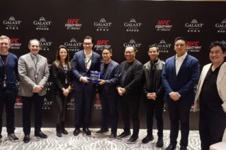 Ket Foto: Momen foto bersama perwakilan tim Indonesia yang dipimpin oleh Alvin Suryohadiprojo, stafsus Menpora RI dengan tim UFC saat di Macau, China