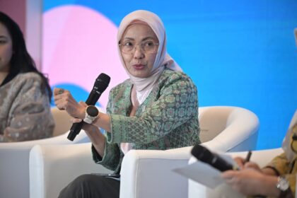 Direktur Utama PLN Enjiniring (PLN E) sekaligus Ketua Harian Srikandi PLN Group, Chairani Rachmatullah, menyampaikan bahwa persentase pegawai perempuan PLN terus meningkat. Peningkatan jumlah pegawai perempuan tersebut turut diikuti dengan kenaikan jumlah kepemimpinan perempuan yang memegang jabatan di PLN Group. Foto: Dok PLN