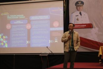 Kepala Kantor Pertanahan Kota Palangka Raya Indra Gunawan menjadi pembicara dalam rapat koordinasi yang digelar Dinas Perumahan, Kawasan Permukiman dan Pertanahan Provinsi Kalimantan Tengah, Kamis 31 Oktober 2024. (Foto BPN Kota Palangka Raya)