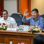 Menteri Kehutanan (Menhut) selaku Wakil Ketua Delegasi Indonesia di COP29, Raja Juli Antoni (kiri) dan Ketua Delegasi Indonesia di COP 29 Hashim S Djojohadikusumo. Foto: Dok Humas Kemenhut