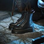 Salah satu boot koleksi Dr. Martens dan Wednesday Addams. Foto: ist